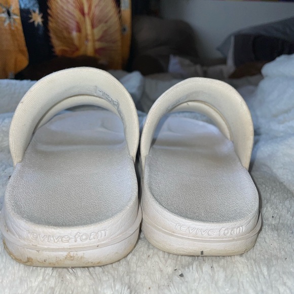 Nikes slides - Picture 3 of 4